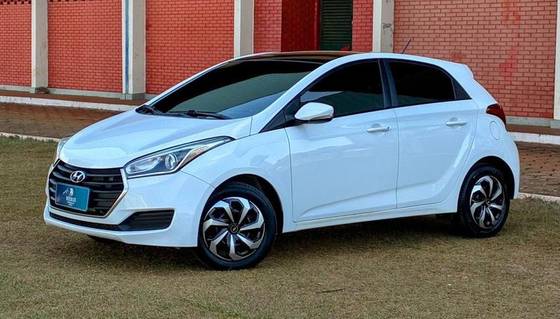 HYUNDAI HB20 1.6 COMFORT PLUS 16V FLEX 4P AUTOMÁTICO HYUNDAI HB20 1.6 COMFORT PLUS 16V FLEX 4P AUTOMÁTICO